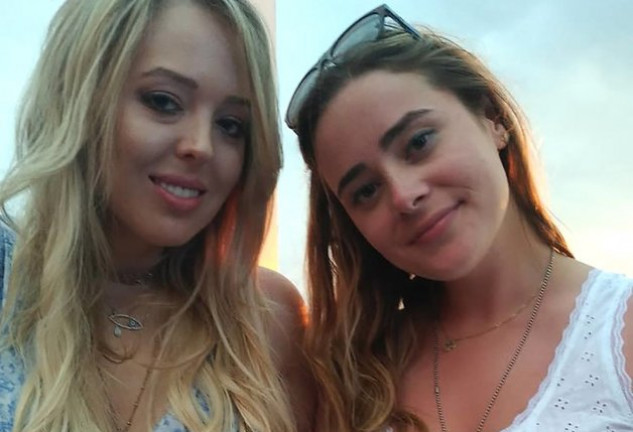 Naomi Biden y Tiffany Trump, posando, divertidas, en sus redes sociales.