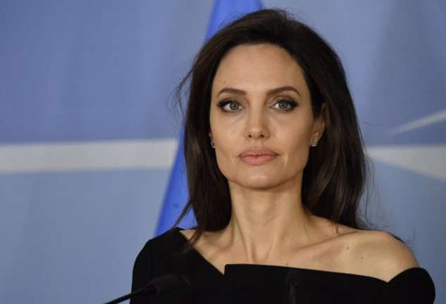 Angelina Jolie sigue manteniendo su belleza natural.