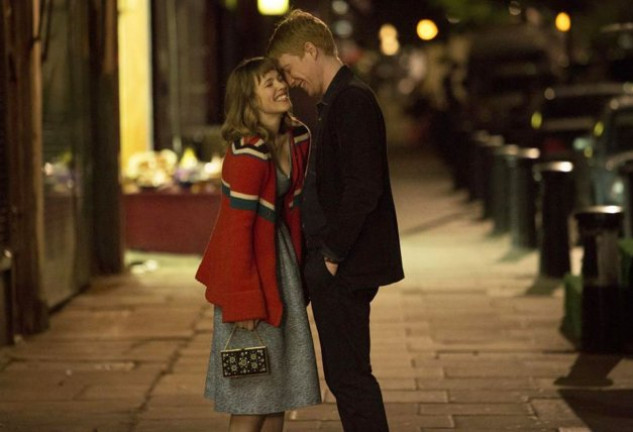 Rachel McAdams y Domhnall Gleeson protagonizan la comedia romántica 'Una cuestión de tiempo'.