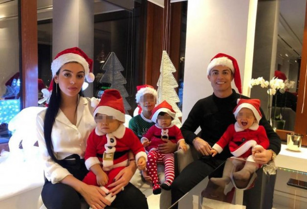 Cristiano y Giorgina con sus hijos durante las pasadas Navidades.