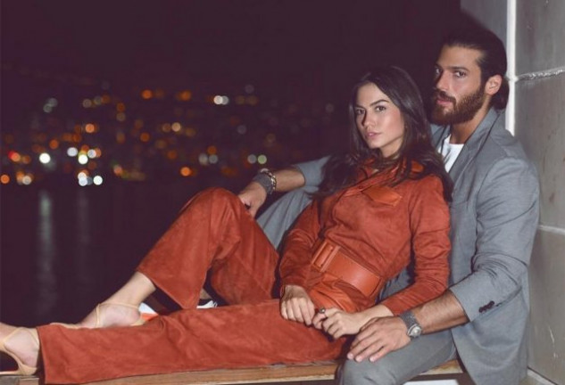 Can Yaman y Demet Özdemir, su buen corazón les ha unido de nuevo.