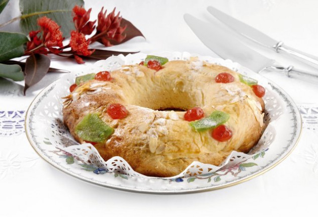 Una receta casera y fácil de Roscón de Reyes.