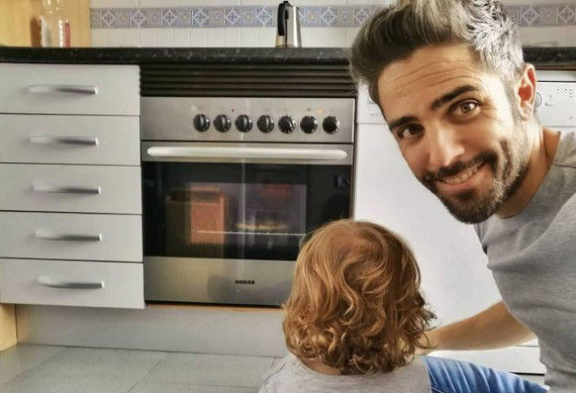 El presentador, con su niña Lola.