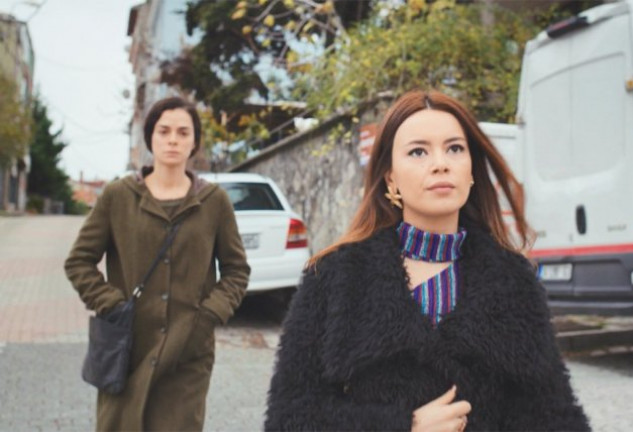 Bahar y Sirin, juntas en 'Mujer'.