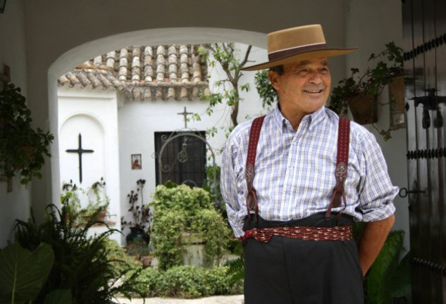 El desaparecido Riverita en el patio de su casa en Barbarte (Cádiz).