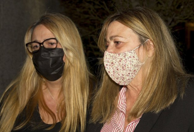 Loreto y su hermana Marta estaban desoladas a la salida del velatorio de su padre. Padre e hijas se llevaban a las mil maravillas y se admiraban mútuamente.