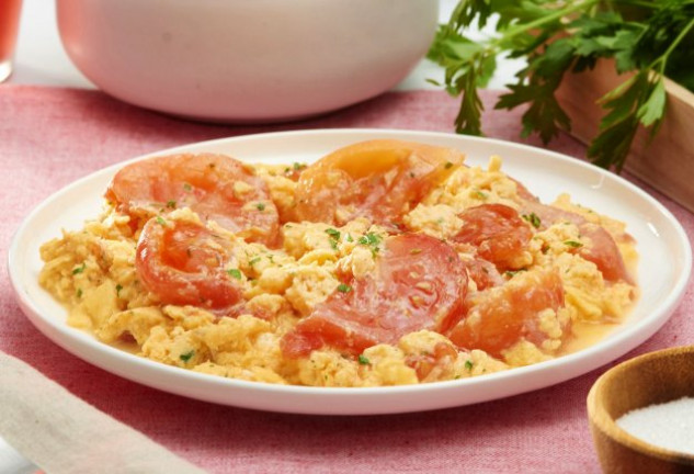 huevos-revueltos-con-tomate