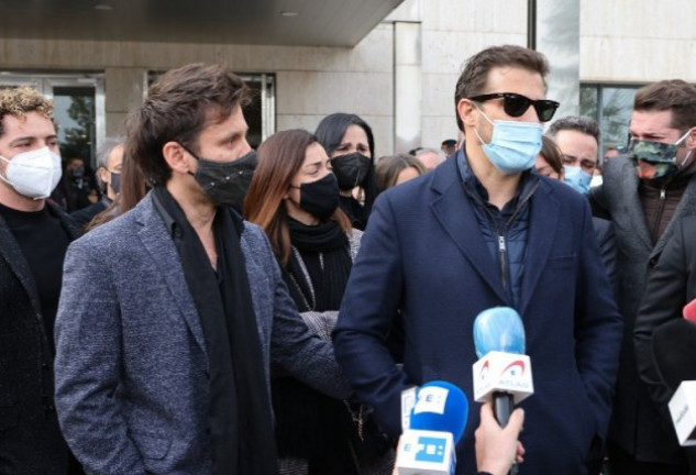 El hermano de Álex Casademunt junto a los compañeros de OT de cantante.