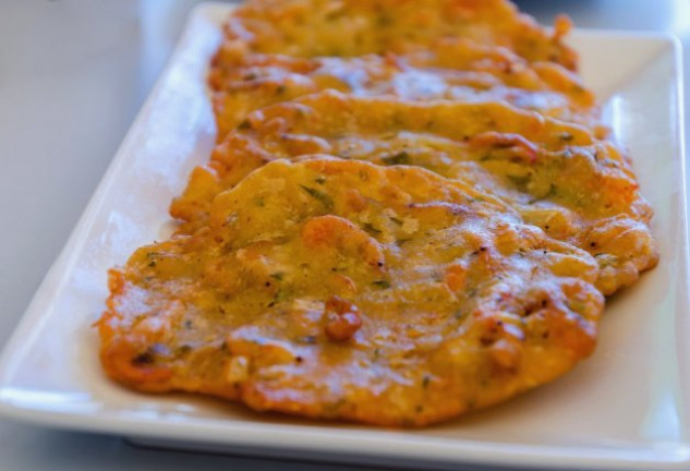 Prueba este aperitivo riquísimo de pescado, las tortitas de camarones.