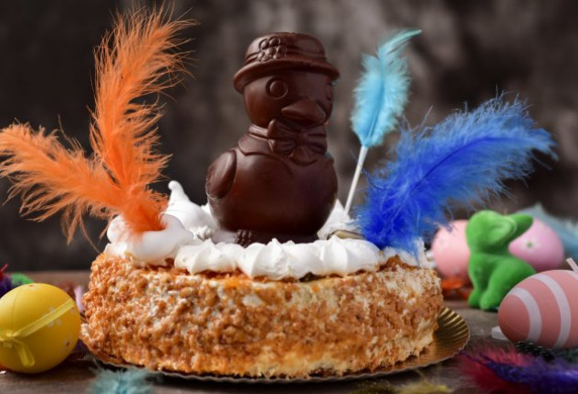 La mona de pascua valenciana se decora con huevos cocidos, aunque también pueden ser de chocolate.