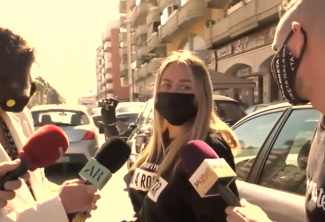 Rocío Flores, seguida por la prensa, en imagenes para Sálvame Diario