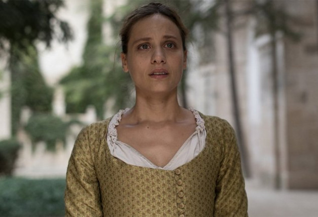 Michelle Jenner es Clara en 'La cocinera de Castamar'.
