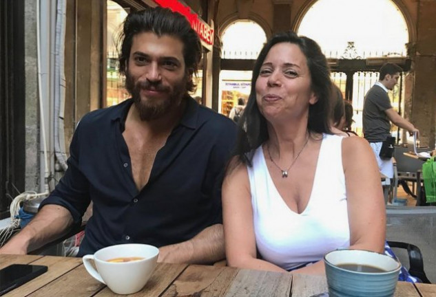 Can Yaman y su madre tienen una relación muy cómplice y especial.