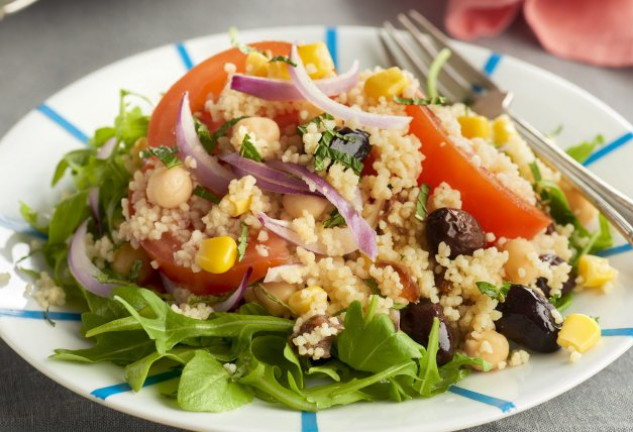 ensalada-de-cuscu-s-con-garbanzos-tomate-y-menta