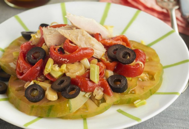 ensalada-de-tomates-y-pimientos-asados-con-atu-n