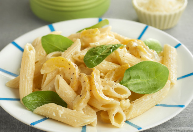 macarrones-a-los-cuatro-quesos-con-espinacas-frescas