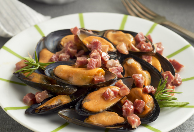 mejillones-con-jamo-n-serrano