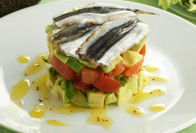 tartar-de-aguacate-con-boquerones