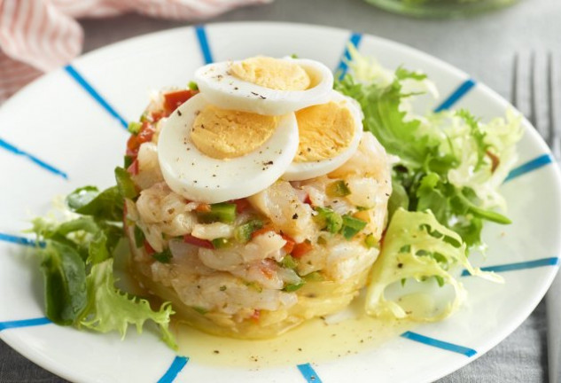 tartar-de-bacalao-con-patatas-y-pimientos