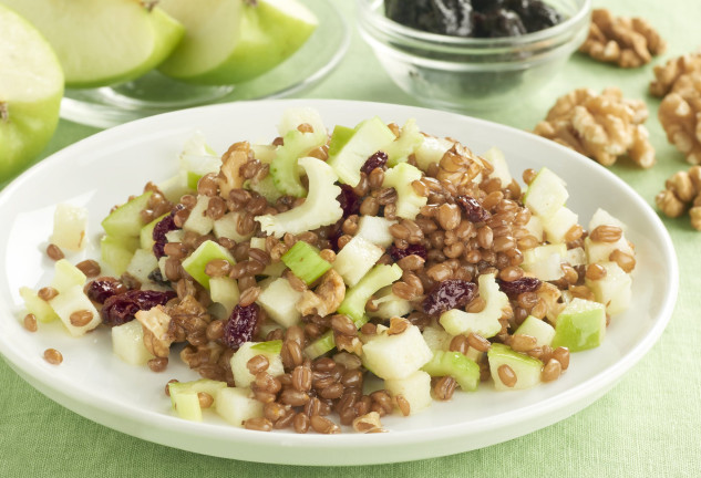 ensalada-de-trigo-tierno-con-manzanas-y-nueces