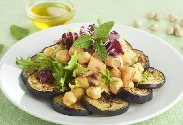 ensalada-de-garbanzos-con-berenjena