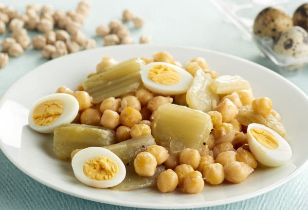 garbanzos-con-cardos-y-huevo