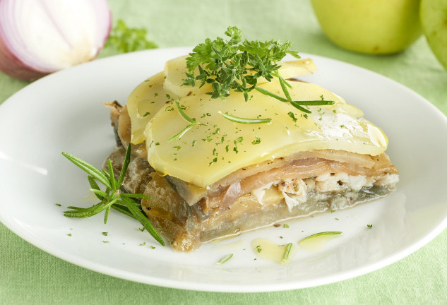 pastel-de-bacalao-con-patatas-y-manzana