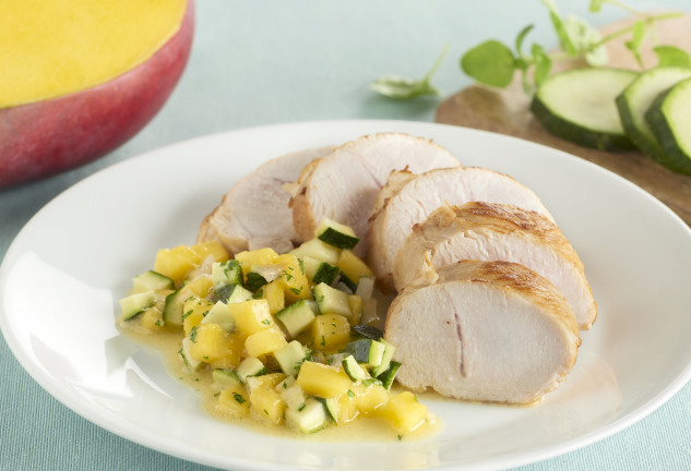 solomillo-de-pavo-con-tartar-de-mango-y-calabaci-n