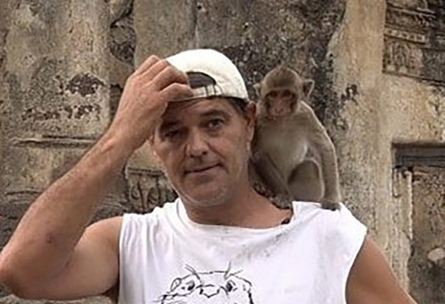 En su cuenta de Instagram, Frank publicó esta fotografía con una macaco y la acompañó con el siguiente texto: “Mi vida social”.