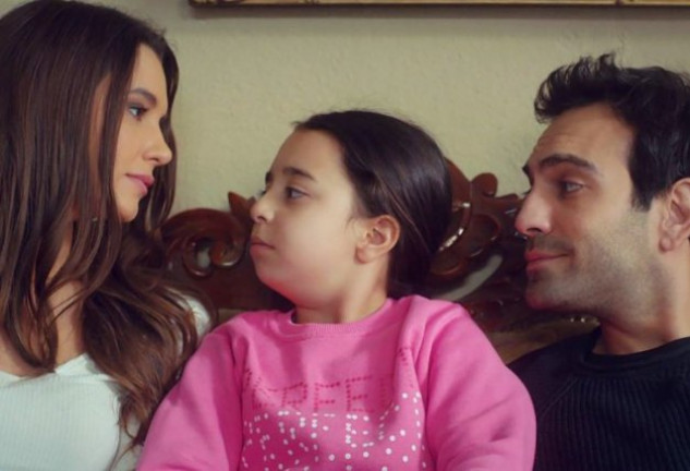 Demir y Candan están muy contentos de que Öykü haya recordado a su padre en 'Mi hija'.