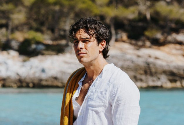 Mario Casas es el protagonista del anuncio del verano.