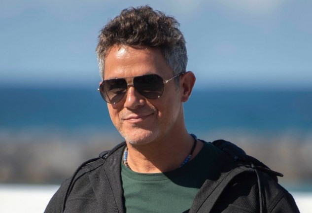 Alejandro Sanz está muy apenado tras el derrumbe de un edificio en Miami.