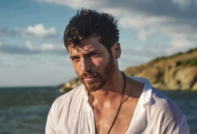 Can Yaman, más guapo que nunca en sus últimas fotos.