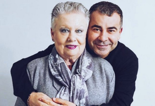 Jorge Javier Vázquez y su madre, en una fotografía de su Instagram (@jorgejaviervazquez).
