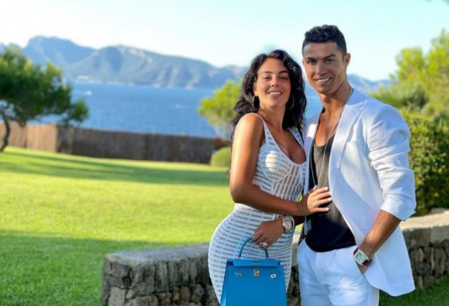 Georgina y Cristiano se muestran radiantes a la vuelta de sus vacaciones.