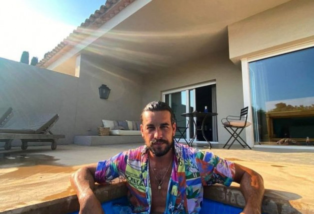 Mario Casas está de vacaciones con su familia (@mario_houses).