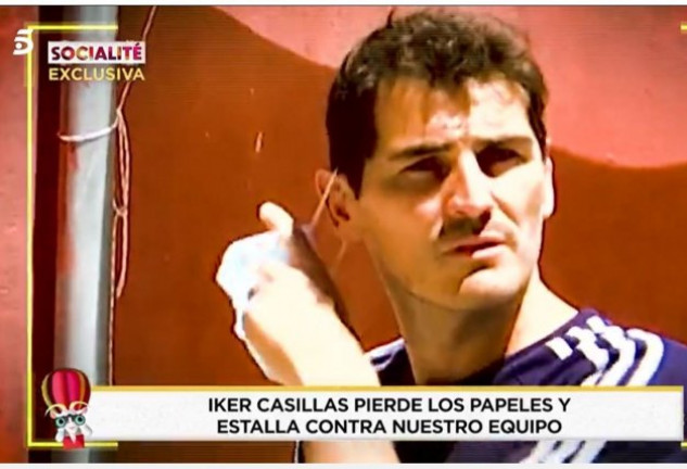 Íker Casillas, enfadado con un equipo de 'Socialité'.