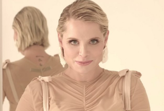 Soraya Arnelas durante el videoclip de 'Soy esa mujer'.