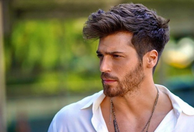 Can Yaman ha subido las temperaturas con su posado más sensual (@canyaman).