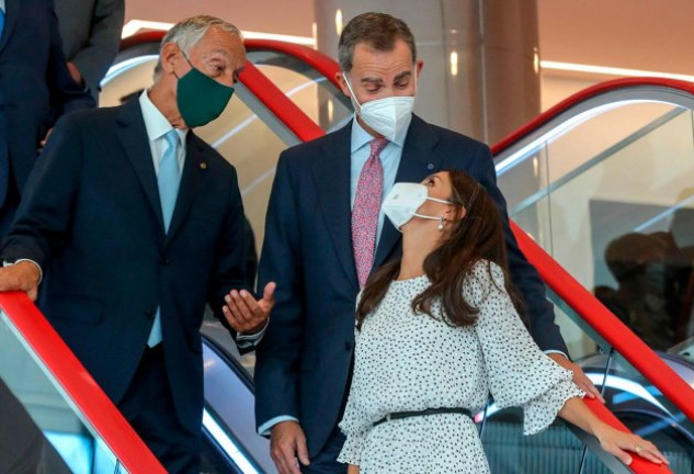 Felipe y Letizia compartieron miradas llenas de ternura en su viaje a Portugal.