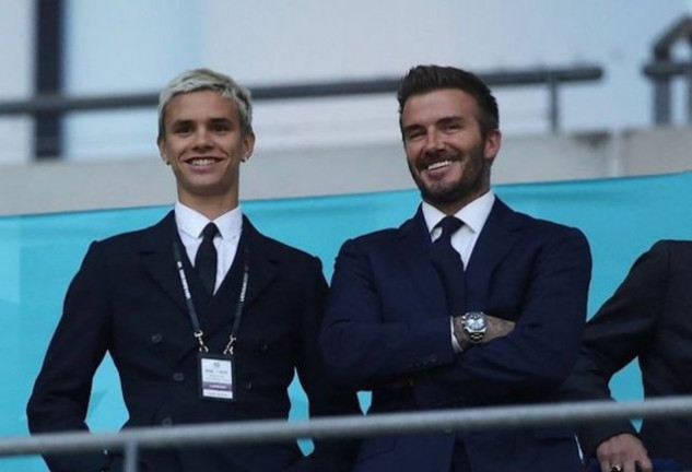 El orgulloso padre, David Beckham, orgulloso de los progresos de su hijo Romeo.