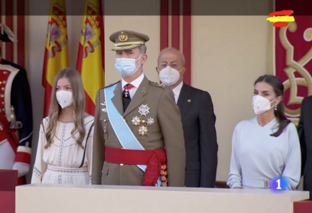 Sus Majestades los Reyes de España y la Infanta Sofía en el Desfile de las Fuerzas Armadas y Cuerpos de Seguridad del Estado.