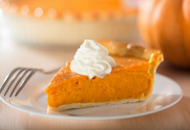 No podrás resistirte a esta tarta de calabaza, un postre americano típico del otoño.