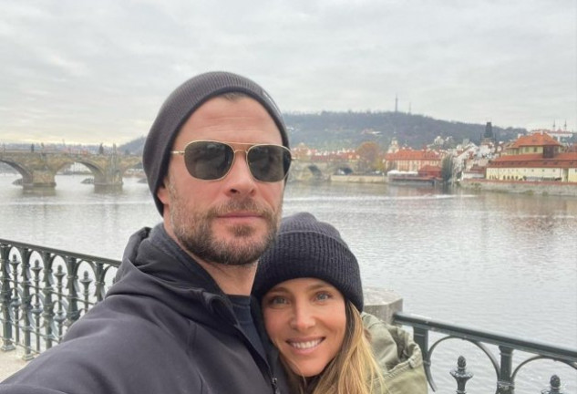 Elsa Pataky y Chris Hemsworth en una de las fotos de su viaje (@elsapatakyconfidential).