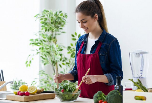 ¡Hazte con las diez recetas de ensaladas más saludables y sabrosas, llenas de contrastes de sabores!