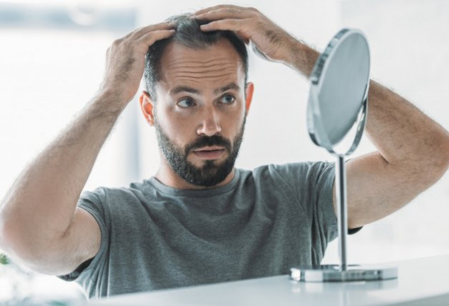 ¿Crees que se te cae demasiado el pelo? ¡Atento a nuestros consejos!