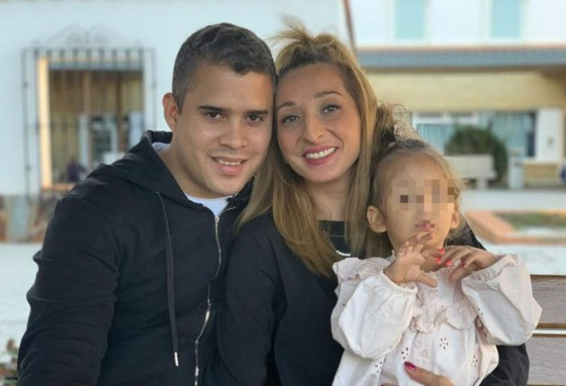 José Fernando y Michu junto a su hija, en una foto que compartieron en Instagram (@mixu.rg).