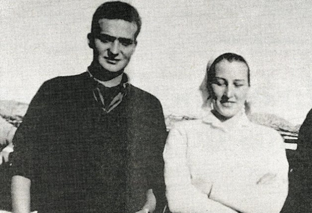 Una de las pocas fotografías que hay de los dos juntos. Juan Carlos tenía 18 años y Olghina, 22.