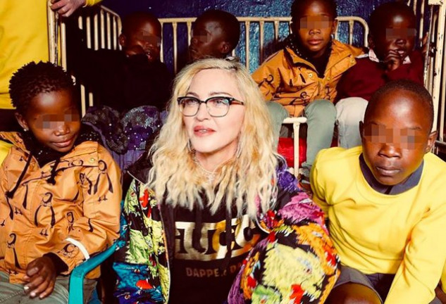 La cantante, en una de sus visitas a Malawi.