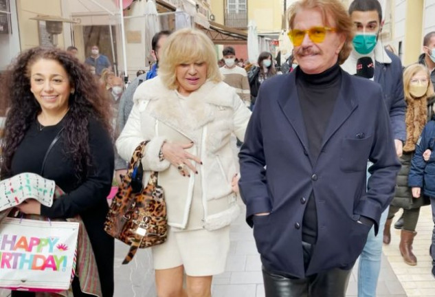 Bárbara Rey y Bigote Arrocet, juntos por las calles de Málaga.